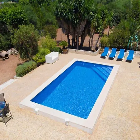 Alcux Villa